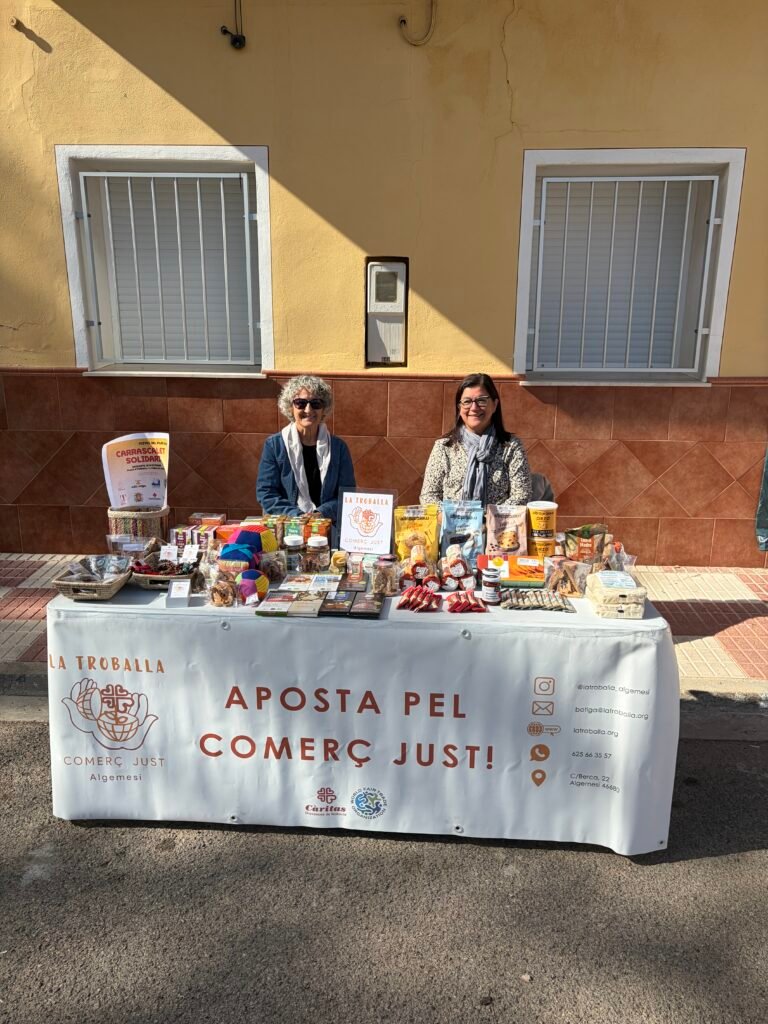 Estand de La Troballa al Carrascalet Solidari 2026 amb productes de comerç just